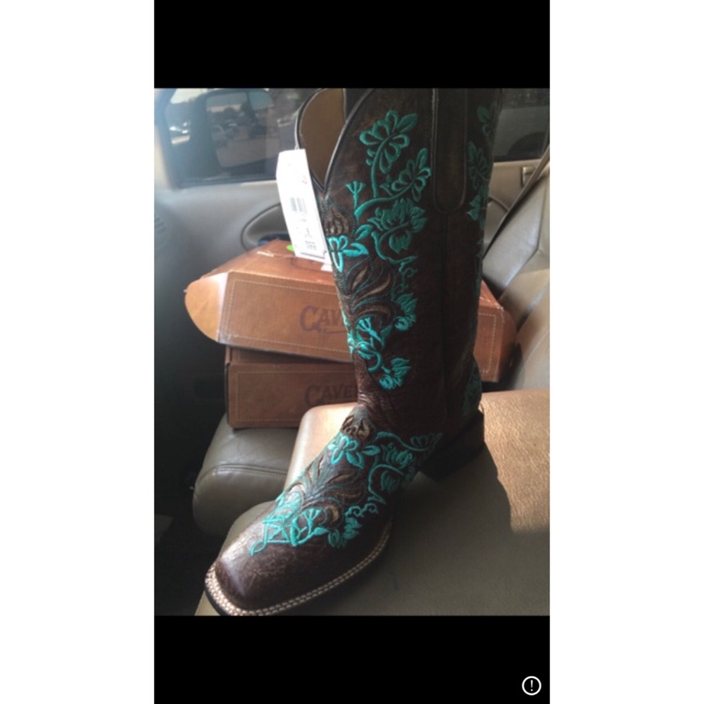 Caverns lace cowboy boots